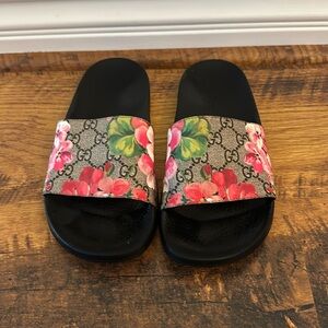 Gucci GG Blooms Supreme Slide Sandals